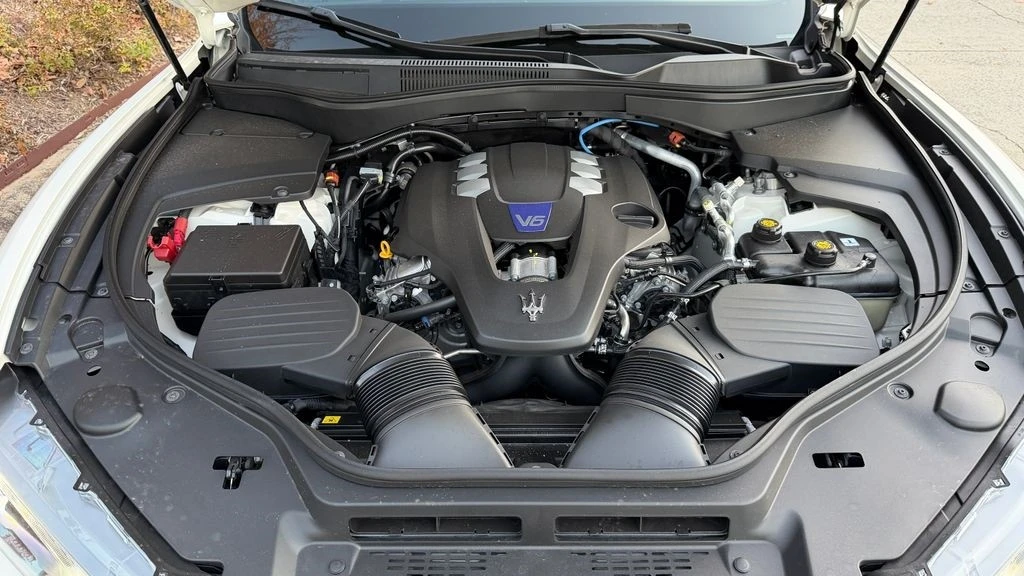 2024 Maserati Levante Modena - Image 12 of 21