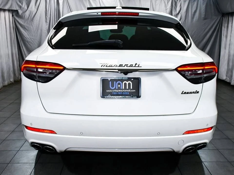 2024 Maserati Levante - Image 5 of 20