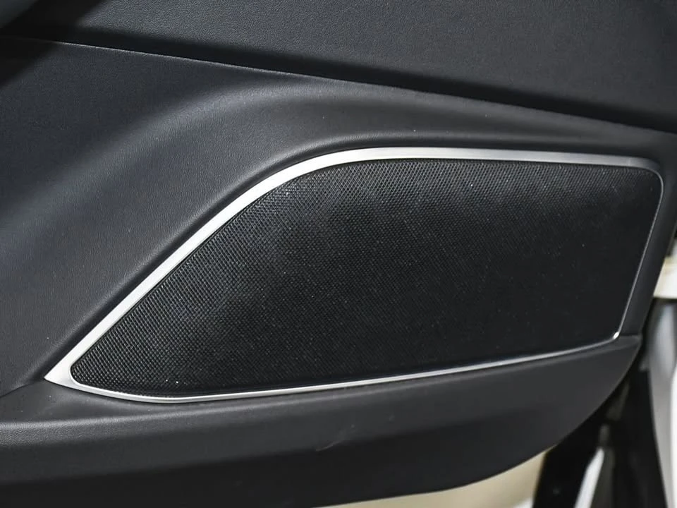 2024 Maserati Levante - Image 12 of 20