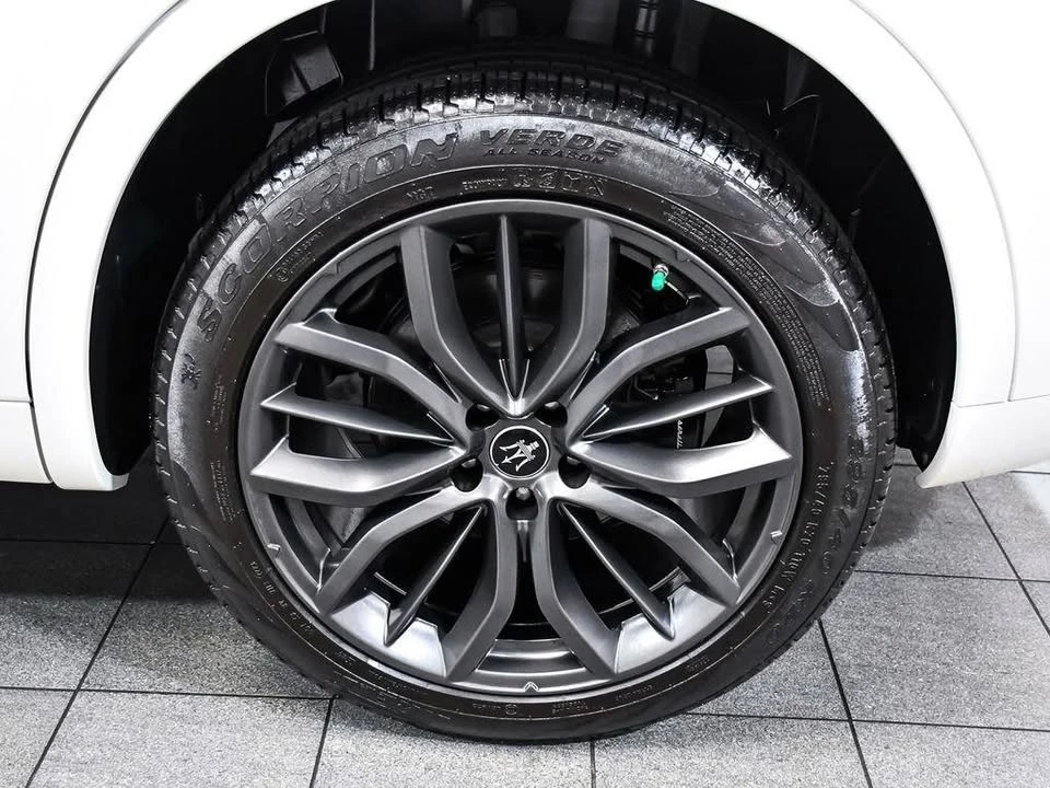 2024 Maserati Levante - Image 8 of 20