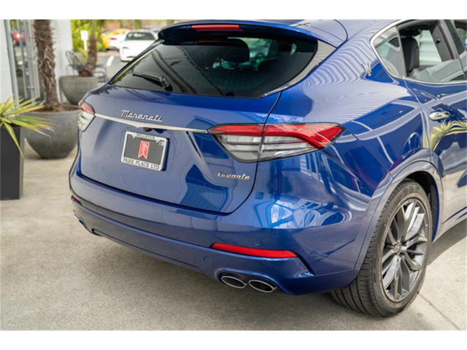 2024 Maserati Levante - Image 8 of 12