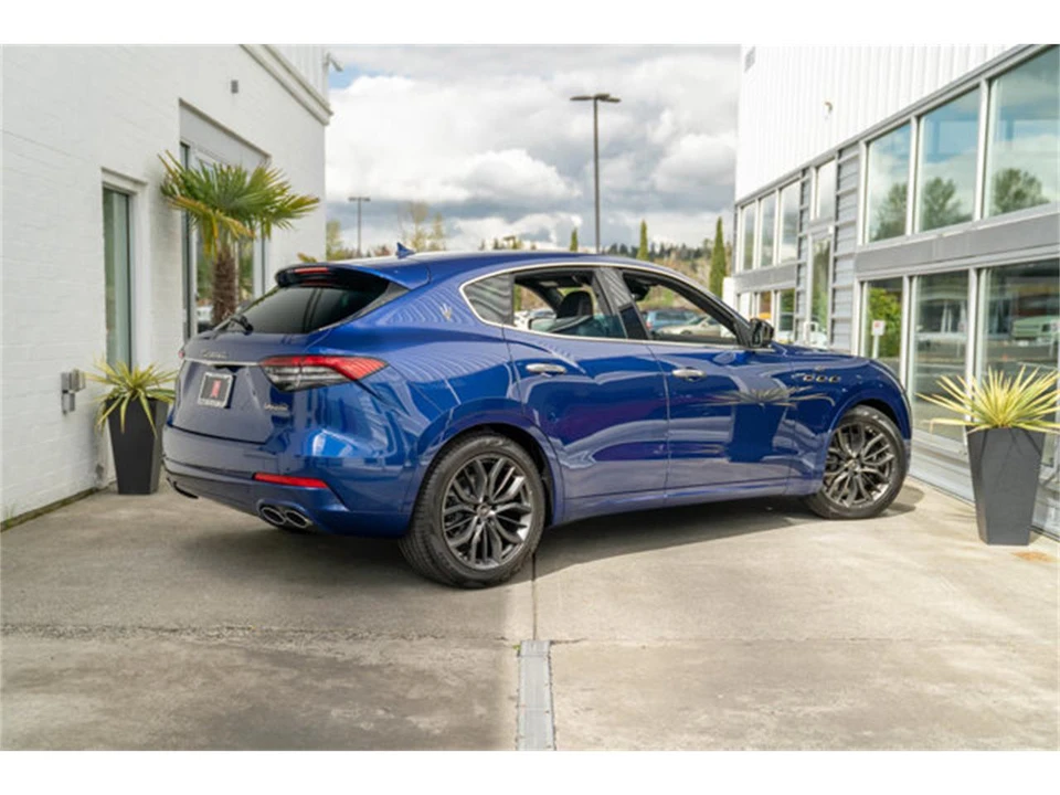 2024 Maserati Levante - Image 9 of 12
