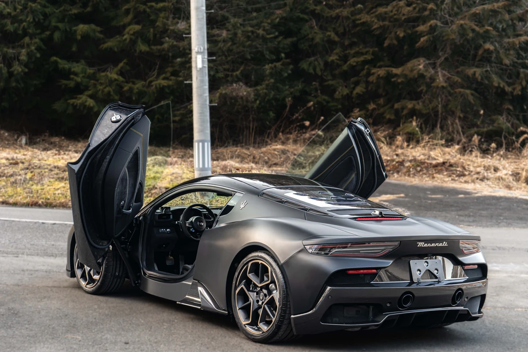 2024 Maserati MC20 - Image 16 of 31