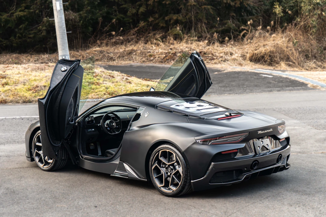 2024 Maserati MC20 - Image 17 of 31