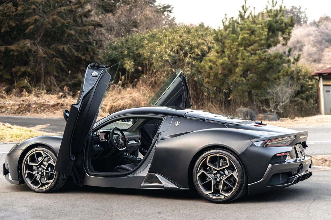 2024 Maserati MC20 - Image 18 of 31
