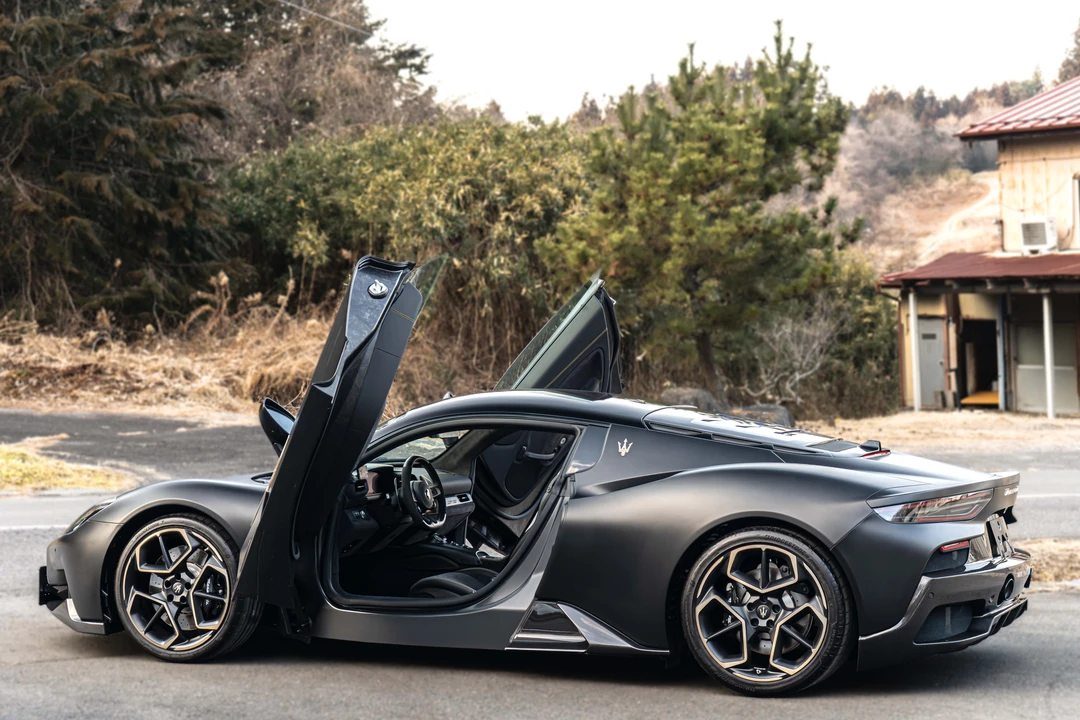 2024 Maserati MC20 - Image 19 of 31
