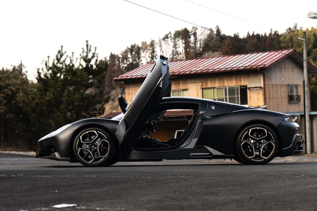2024 Maserati MC20 - Image 21 of 31