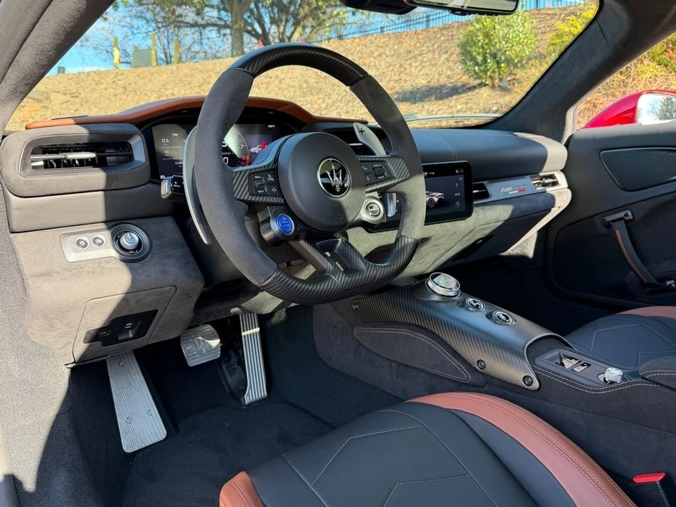 2024 Maserati MC20 - Image 16 of 21