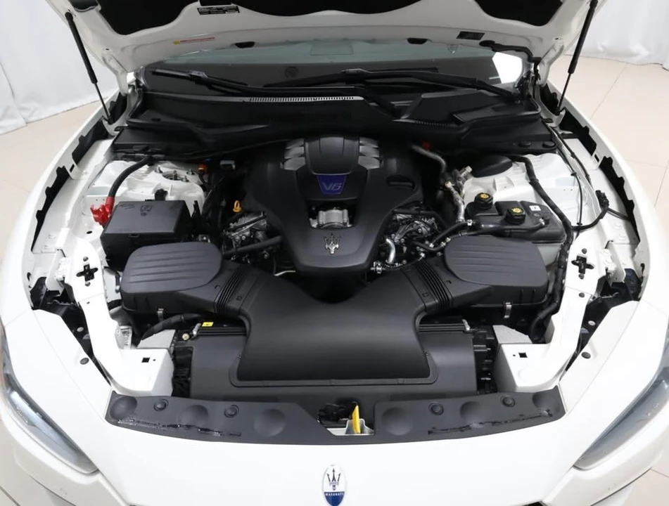 2024 Maserati Ghibli 3rd Gen - Image 10 of 20
