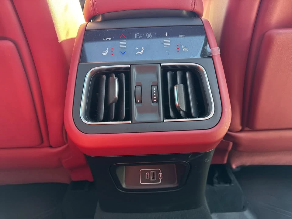2024 Maserati Grecale - Image 16 of 20
