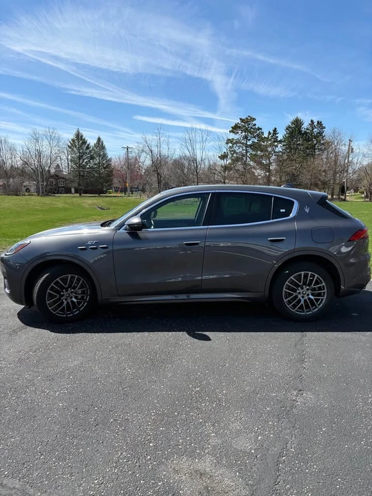 2024 Maserati Grecale - Image 2 of 11