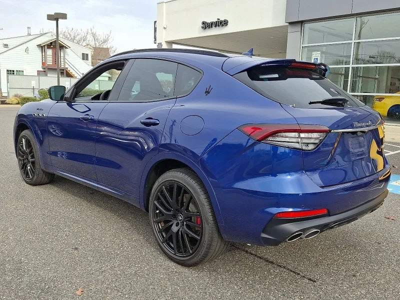 2024 Maserati Levante - Image 5 of 12
