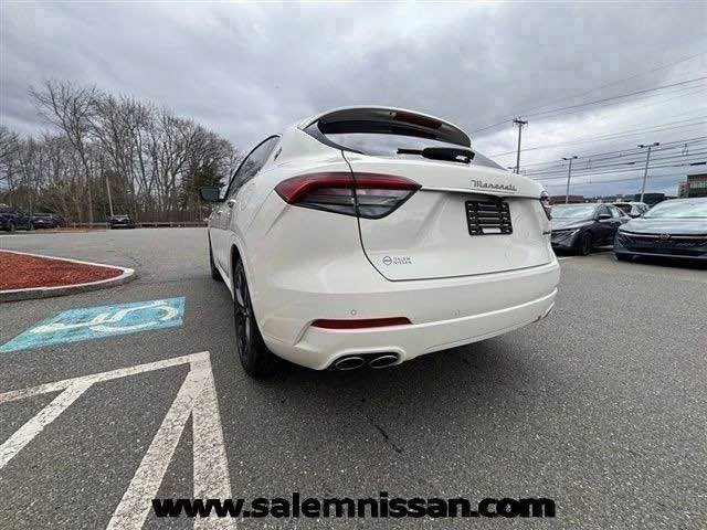 2024 Maserati Levante - Image 16 of 20