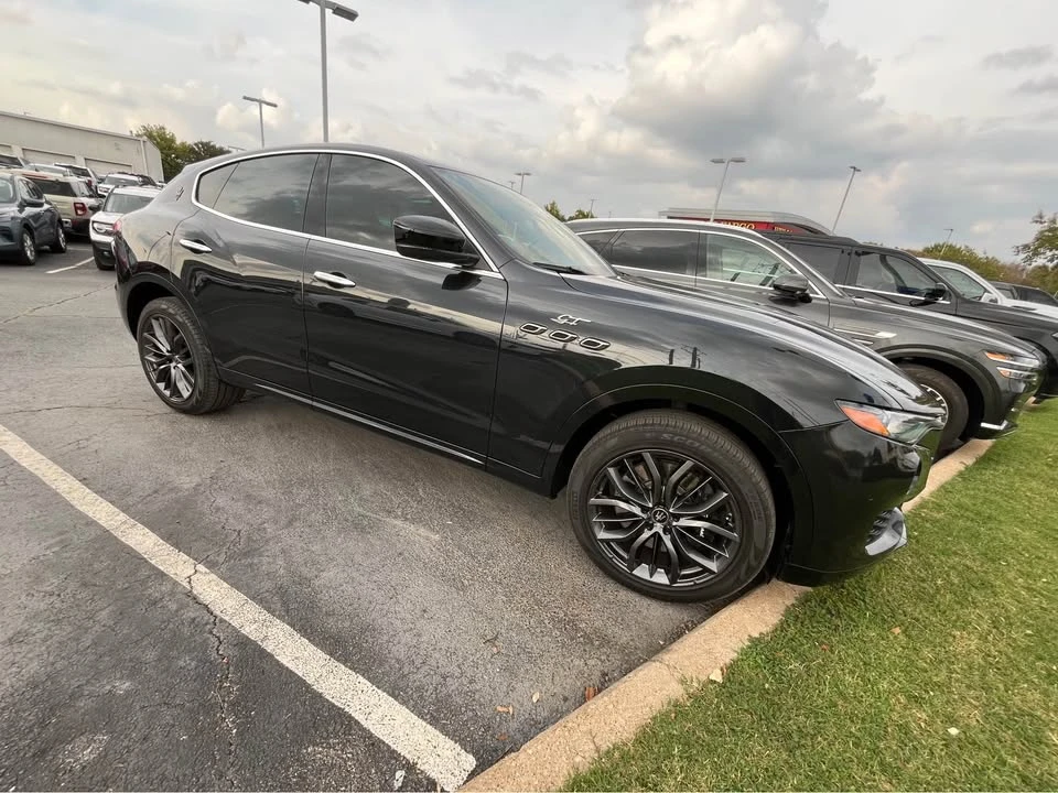 2024 Maserati Levante - Image 2 of 8