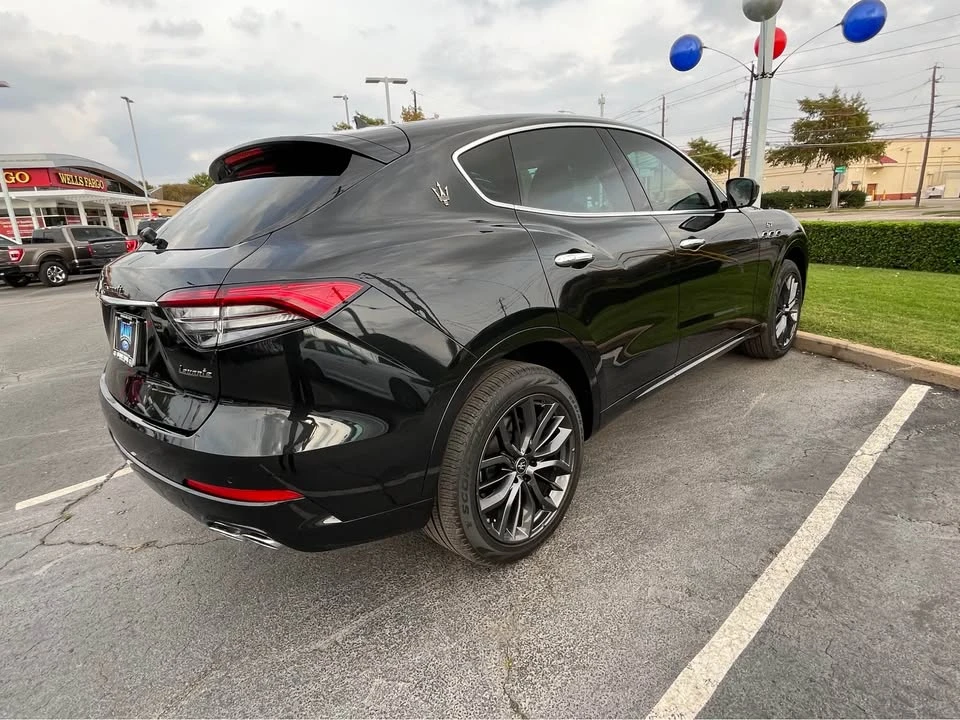 2024 Maserati Levante - Image 5 of 8