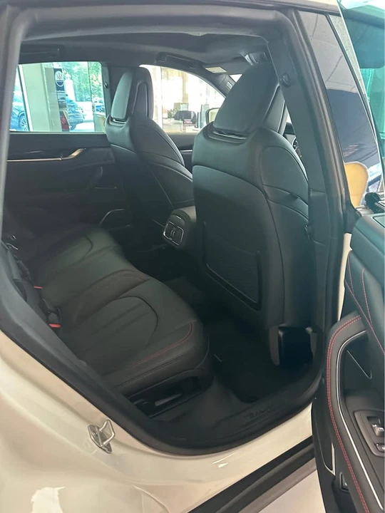 2024 Maserati Levante Modena - Image 6 of 11