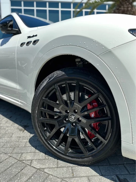 2024 Maserati Levante Modena - Image 4 of 12