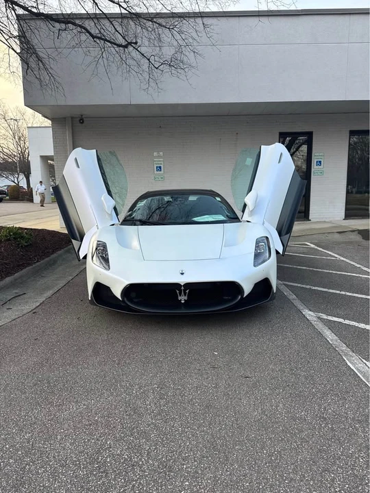 2024 Maserati MC20 Cielo - Image 5 of 9