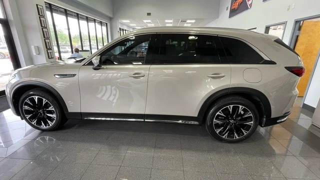 2024 Mazda CX-90 - Image 2 of 31