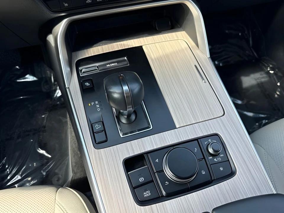 2024 Mazda CX-90 - Image 17 of 31