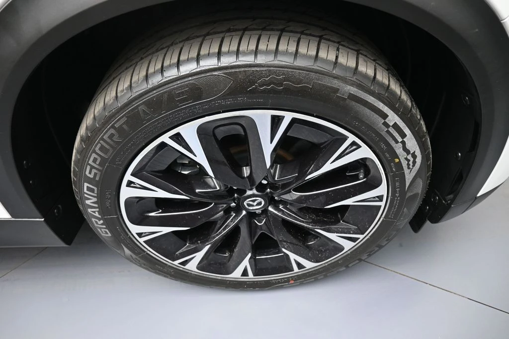 2024 Mazda CX-90 - Image 13 of 31