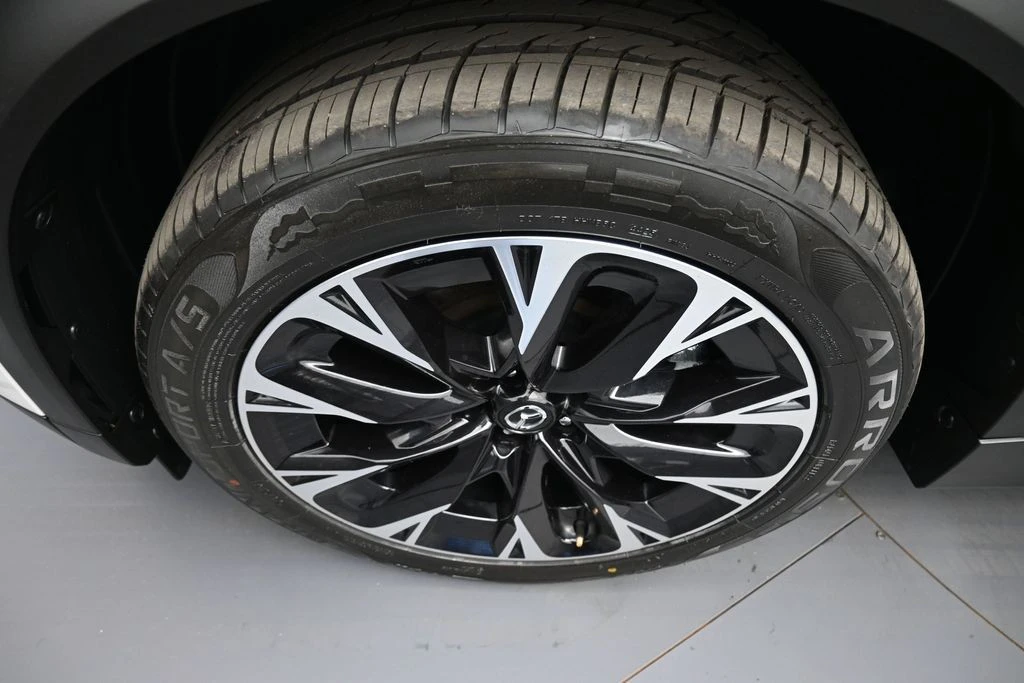2024 Mazda CX-90 - Image 14 of 31