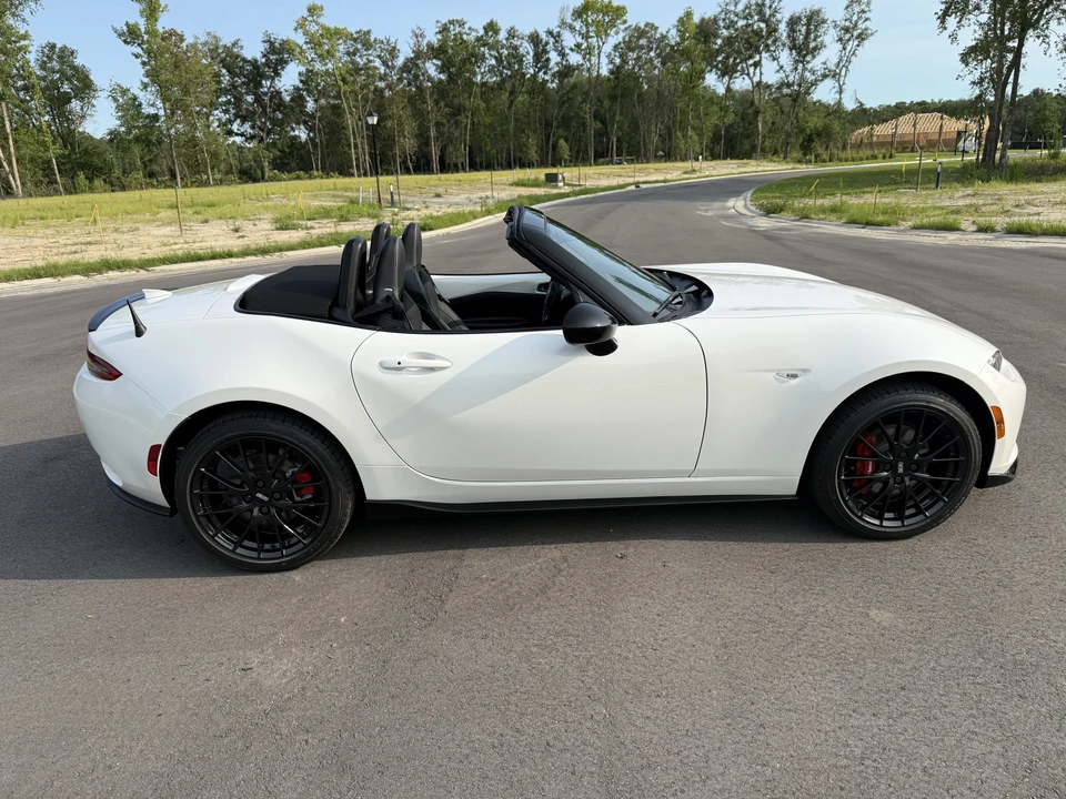 2024 Mazda ND MX-5 Miata - Image 17 of 31
