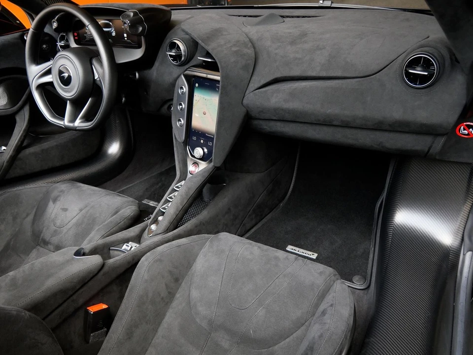 2024 McLaren 750S Spider - Image 10 of 29