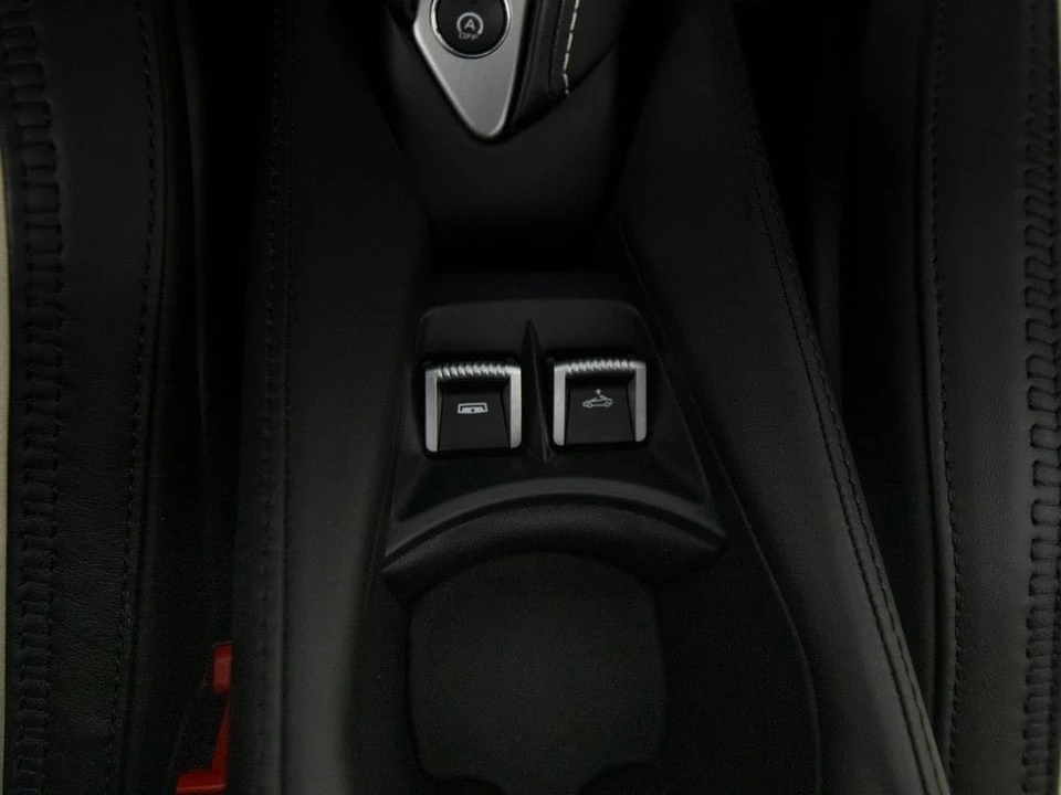 2024 McLaren 750S Spider - Image 24 of 31
