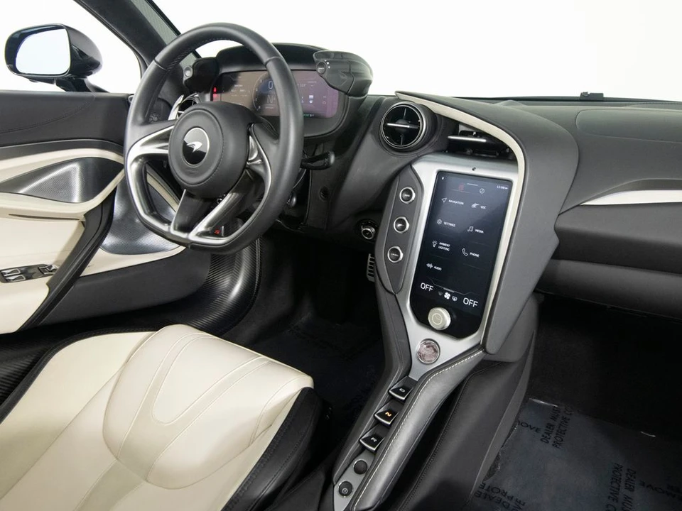 2024 McLaren 750S Spider - Image 28 of 31