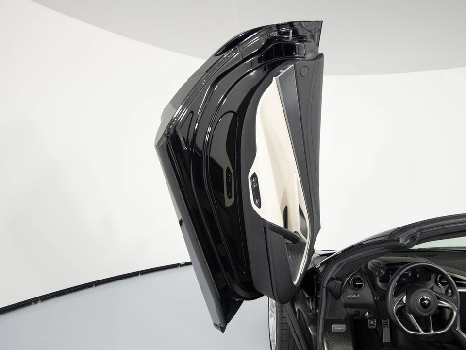 2024 McLaren 750S Spider - Image 11 of 31