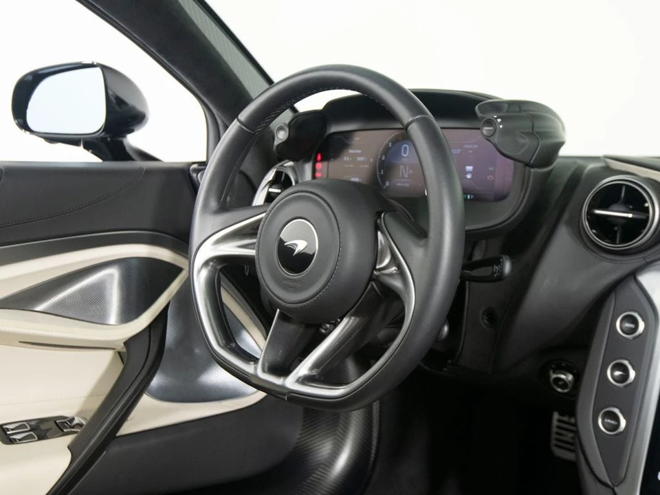 2024 McLaren 750S Spider - Image 29 of 31