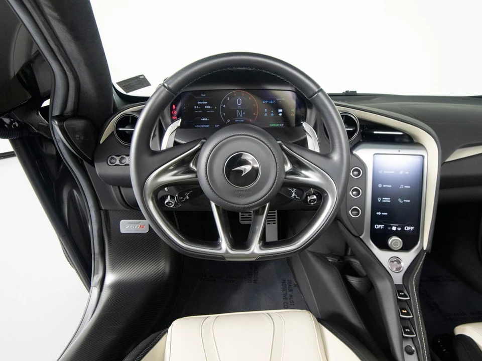 2024 McLaren 750S Spider - Image 17 of 31