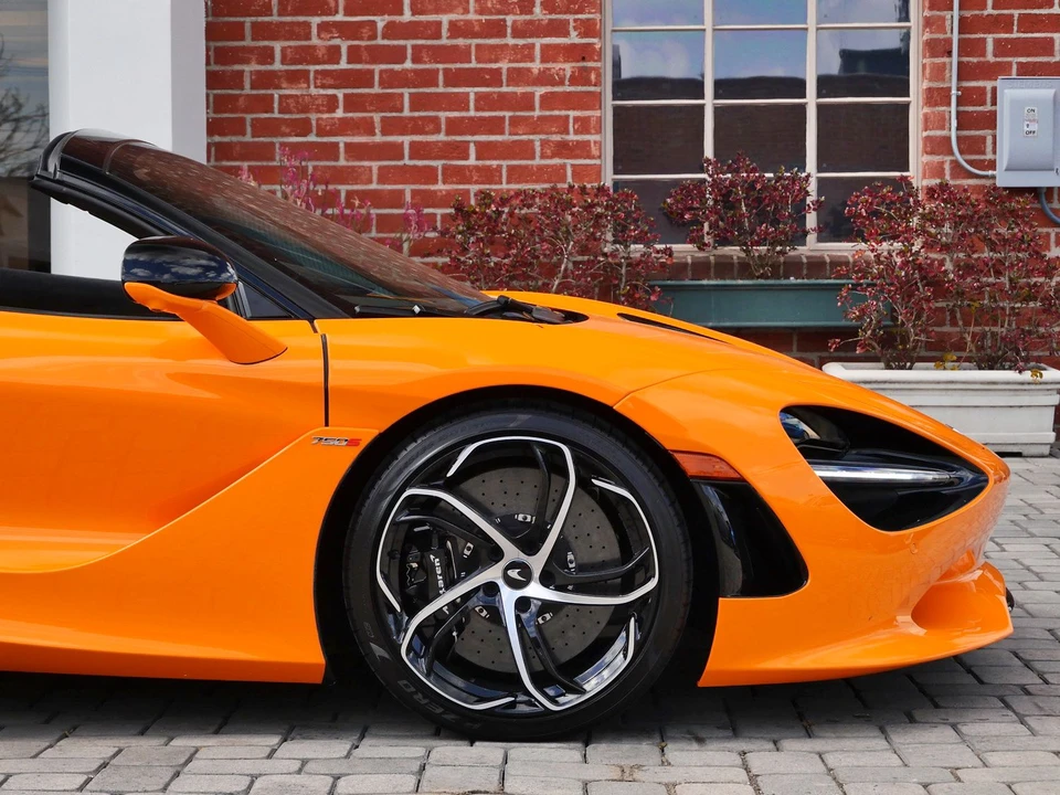 2024 McLaren 750S Spider - Image 7 of 26