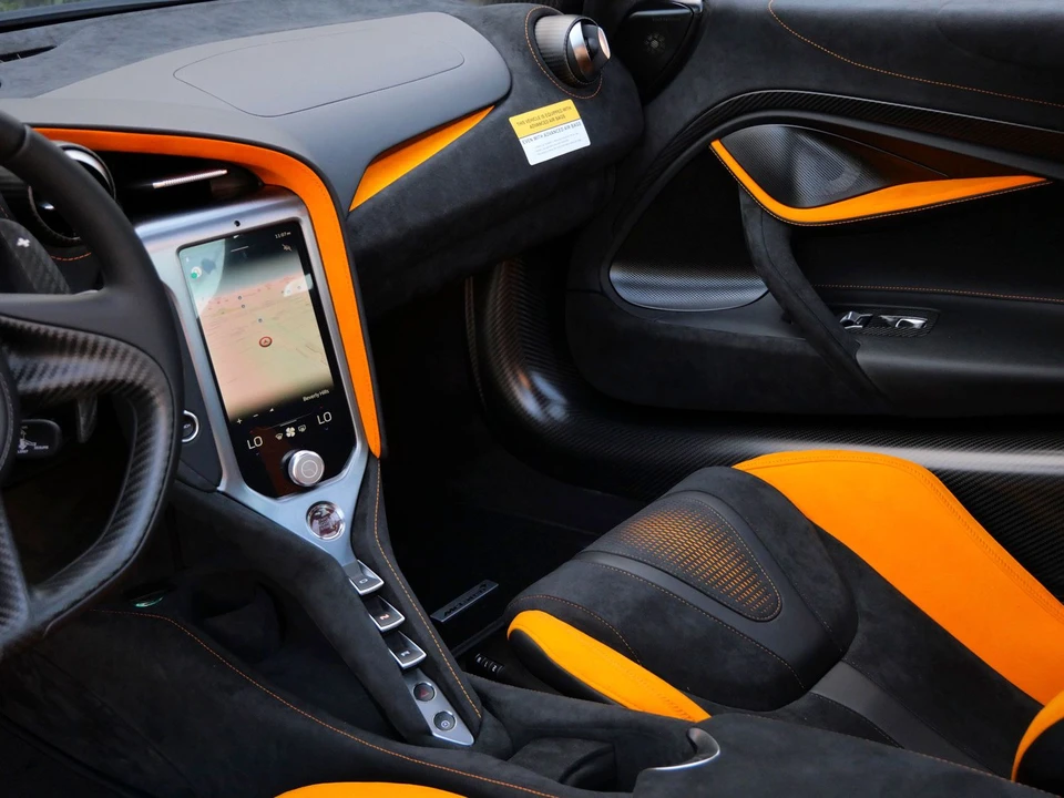 2024 McLaren 750S Coupe - Image 13 of 25