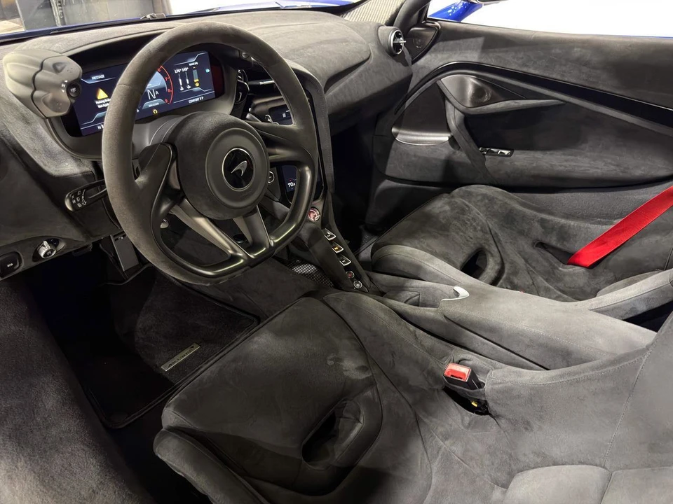 2024 McLaren 750S - Image 2 of 31