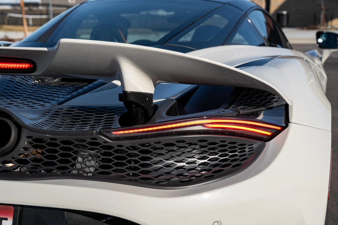 2024 McLaren 750S - Image 30 of 31