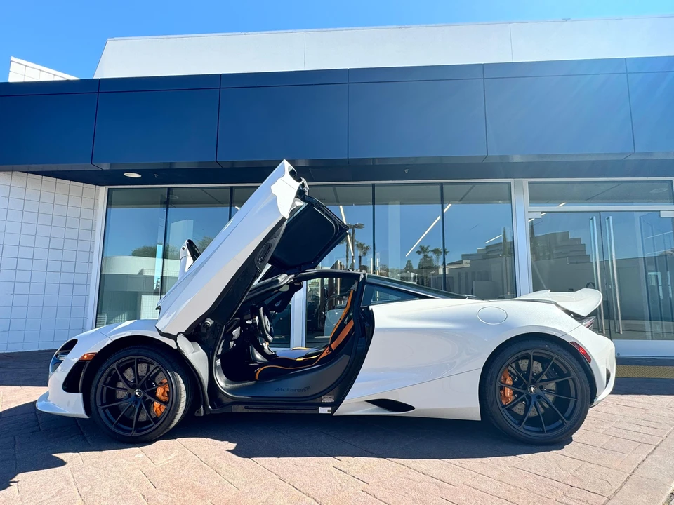 2024 McLaren 750S - Image 8 of 31