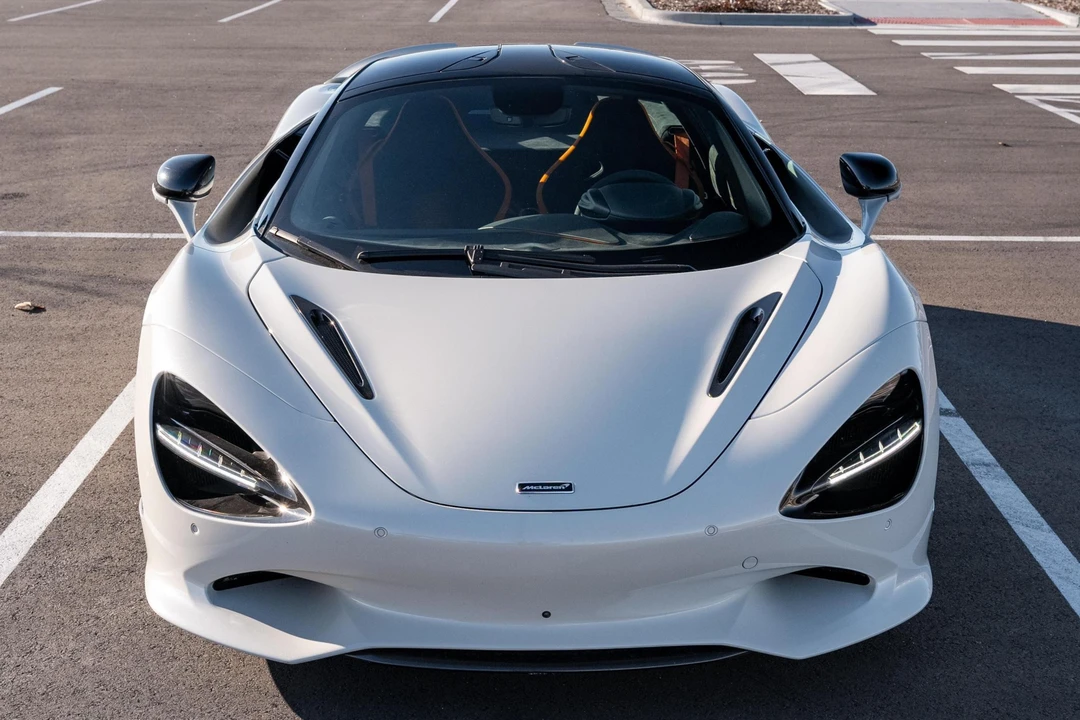2024 McLaren 750S - Image 2 of 31