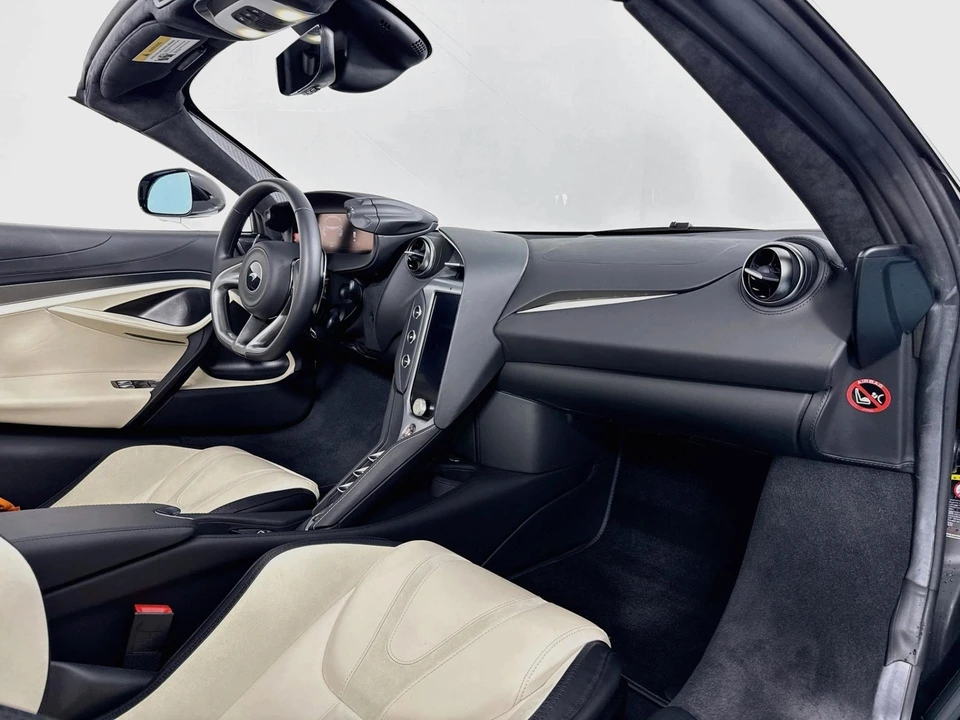 2024 McLaren 750S - Image 28 of 31
