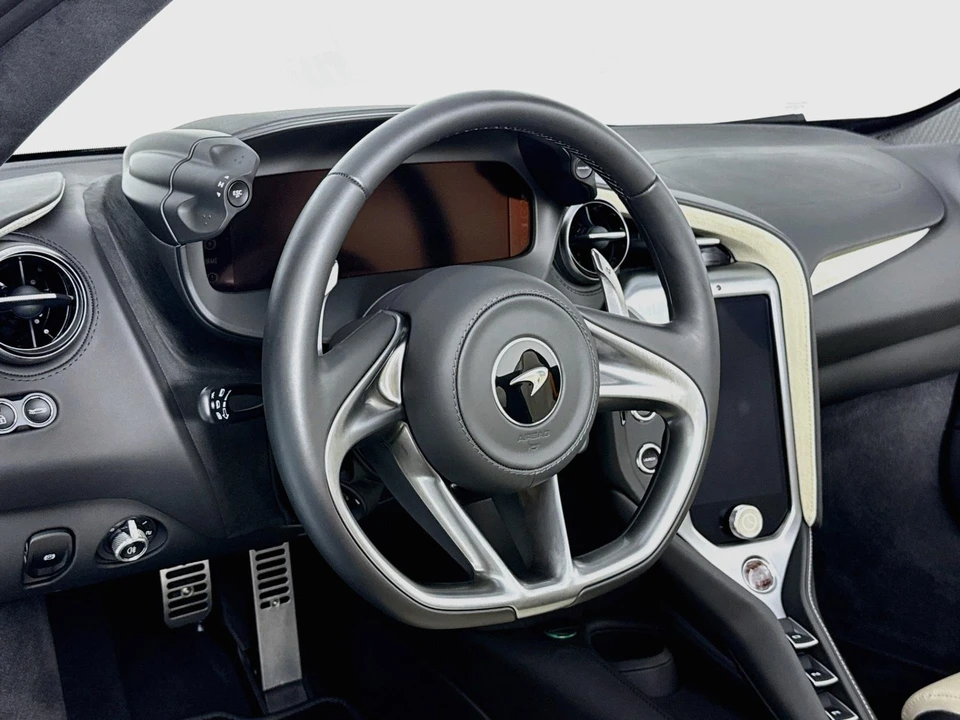 2024 McLaren 750S - Image 12 of 31
