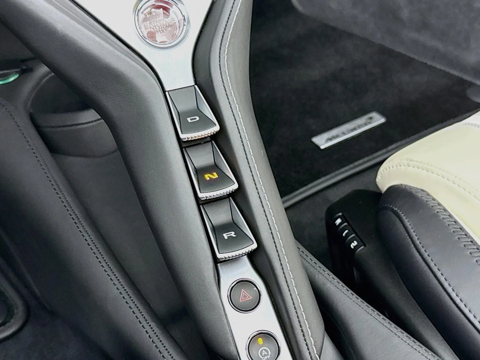 2024 McLaren 750S - Image 18 of 31