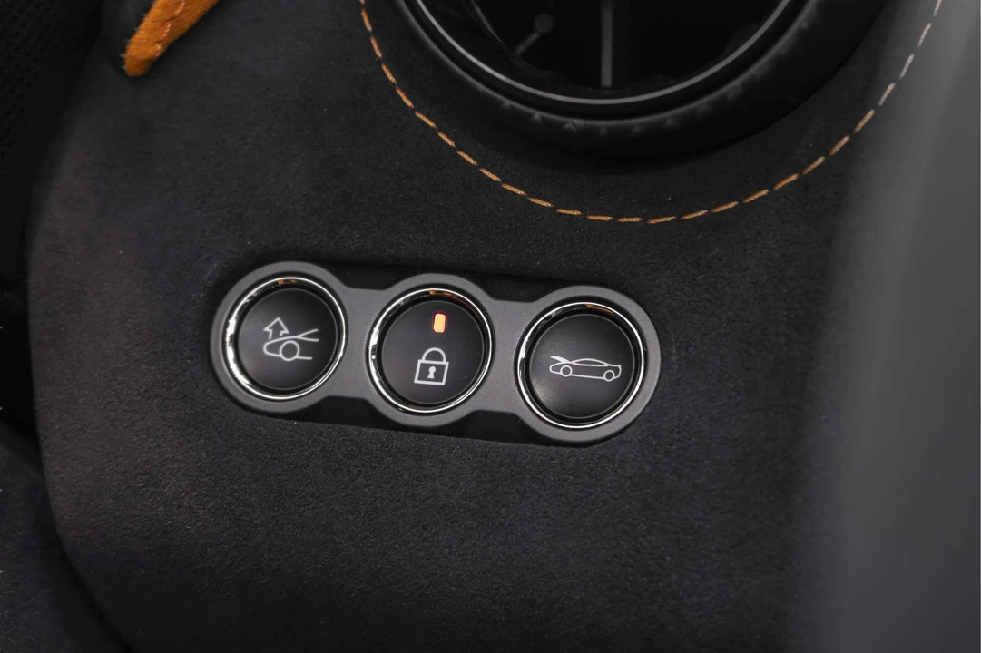 2024 McLaren 750S - Image 24 of 31