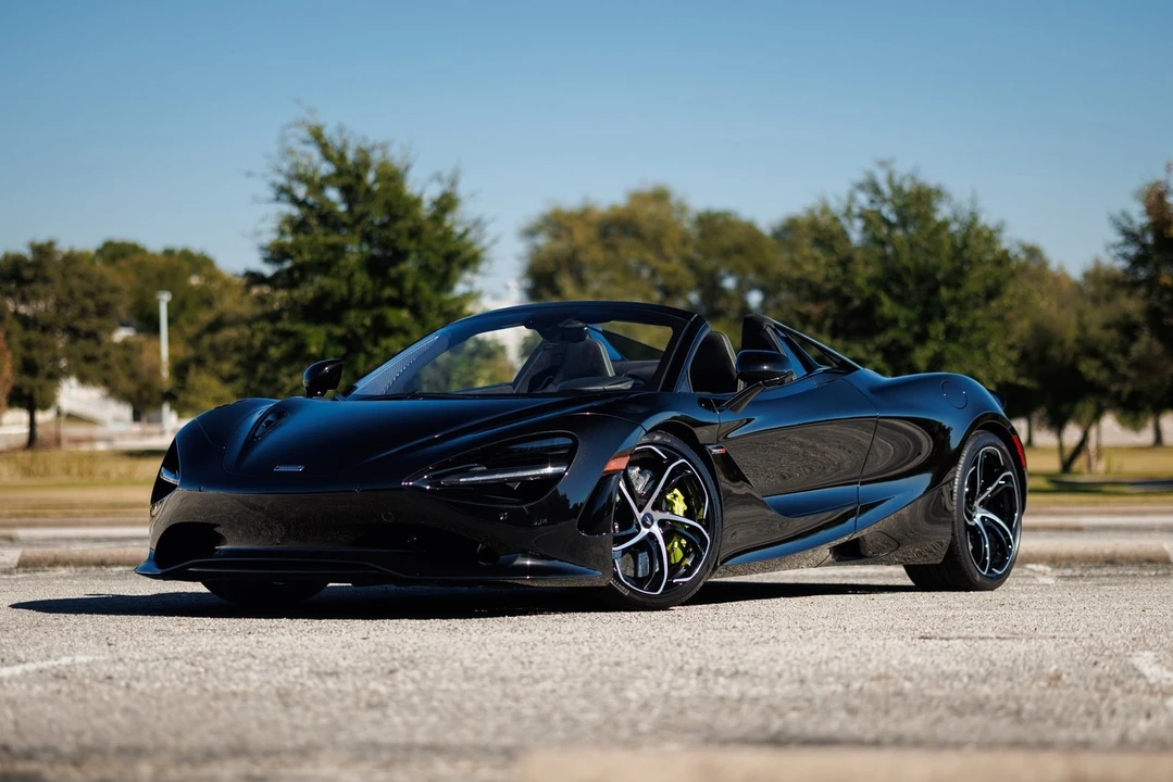 2024 McLaren 750S Spider - Image 2 of 12