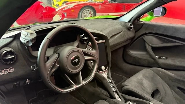 2024 McLaren 750S Spider - Image 14 of 18