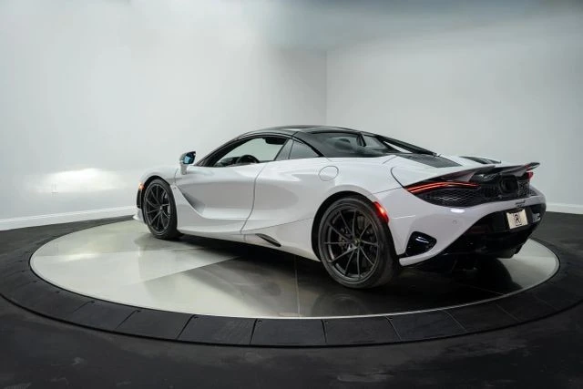 2024 McLaren 750S Spider - Image 9 of 21