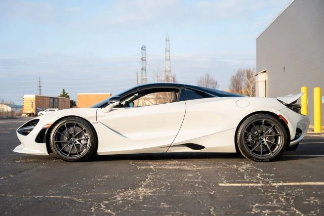 2024 McLaren 750S Spider - Image 12 of 21