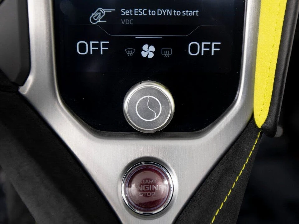 2024 McLaren 750S Spider - Image 20 of 31