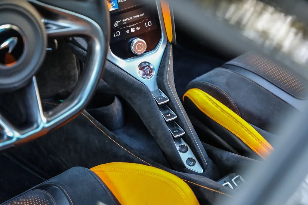 2024 McLaren 750S Spider - Image 14 of 28