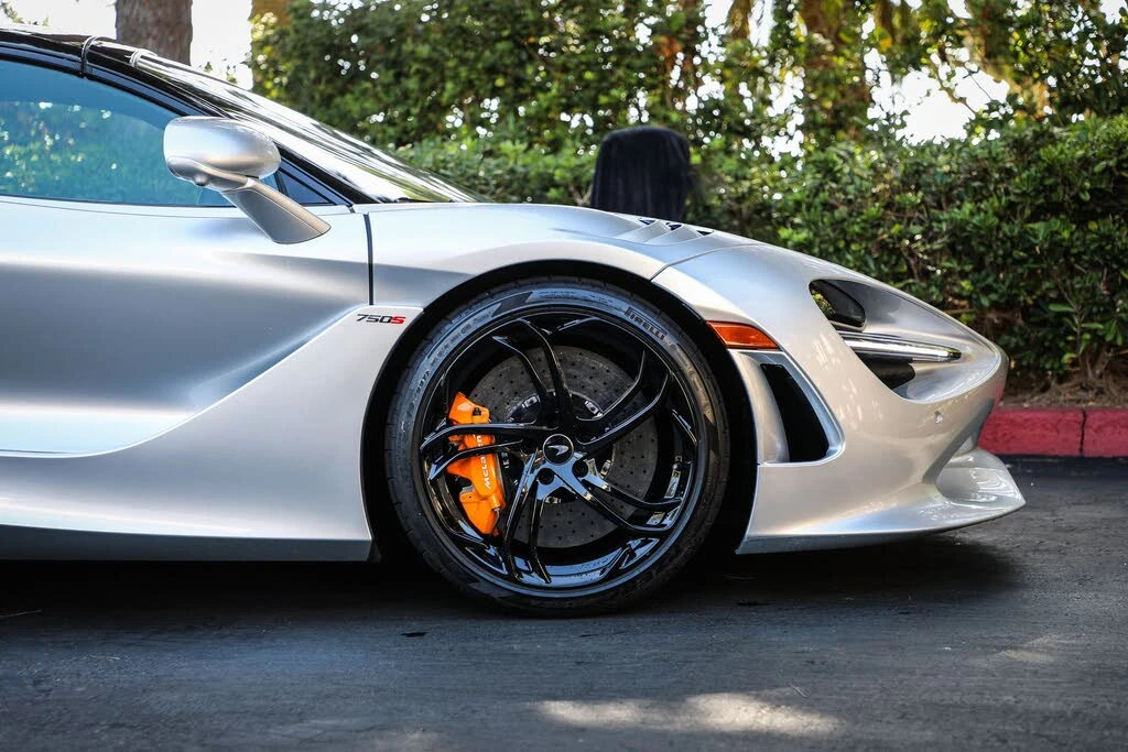 2024 McLaren 750S Spider - Image 3 of 28